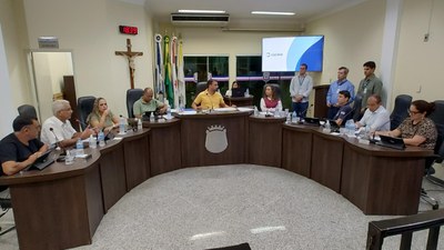 Diálogo entre Poderes traz COPASA à Câmara para prestar contas sobre o saneamento em São João Nepomuceno