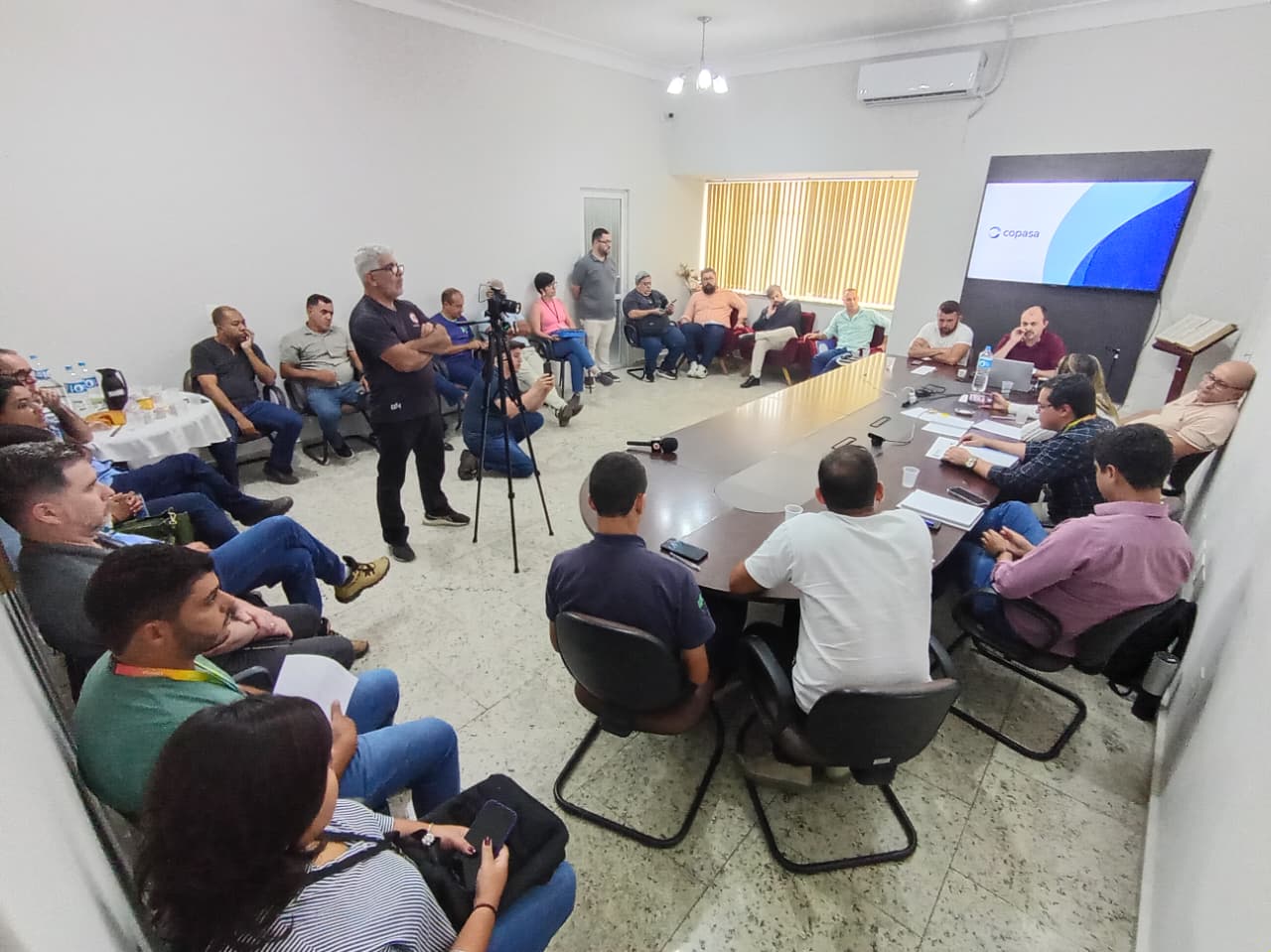 Executivo e Legislativo de São João Nepomuceno contestam Copasa e exigem solução pela má qualidade dos serviços essenciais oferecidos pela empresa