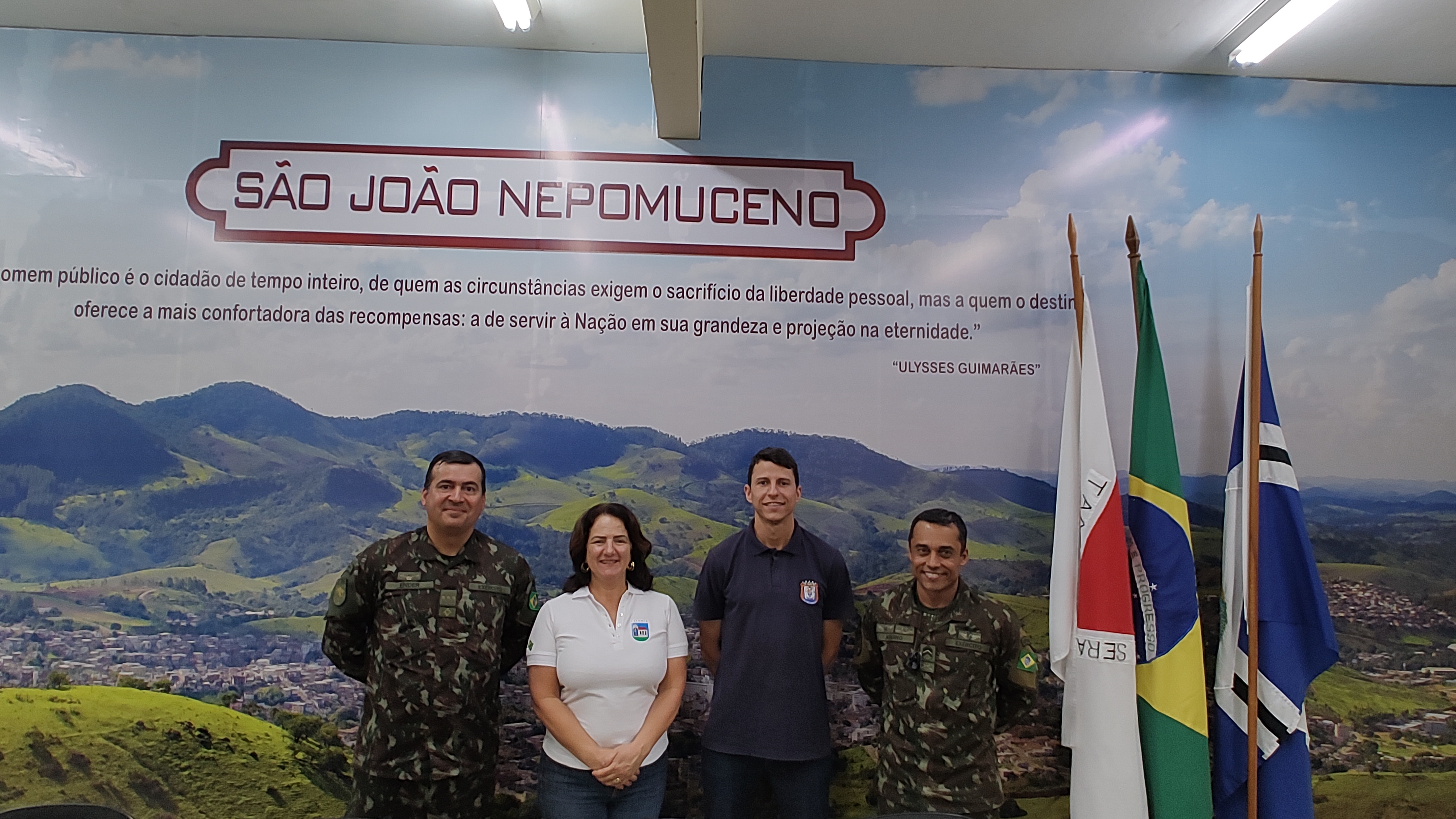 PRESIDENTA E VICE-PRESIDENTE DA CÂMARA RECEBEM CORONEL DO EXÉRCITO EM VISITA INSTITUCIONAL