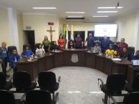 Projetos que institui a Câmara Mirim e visam homenagear cidadãos que se destacam no Município foram os destaques da noite Legislativa