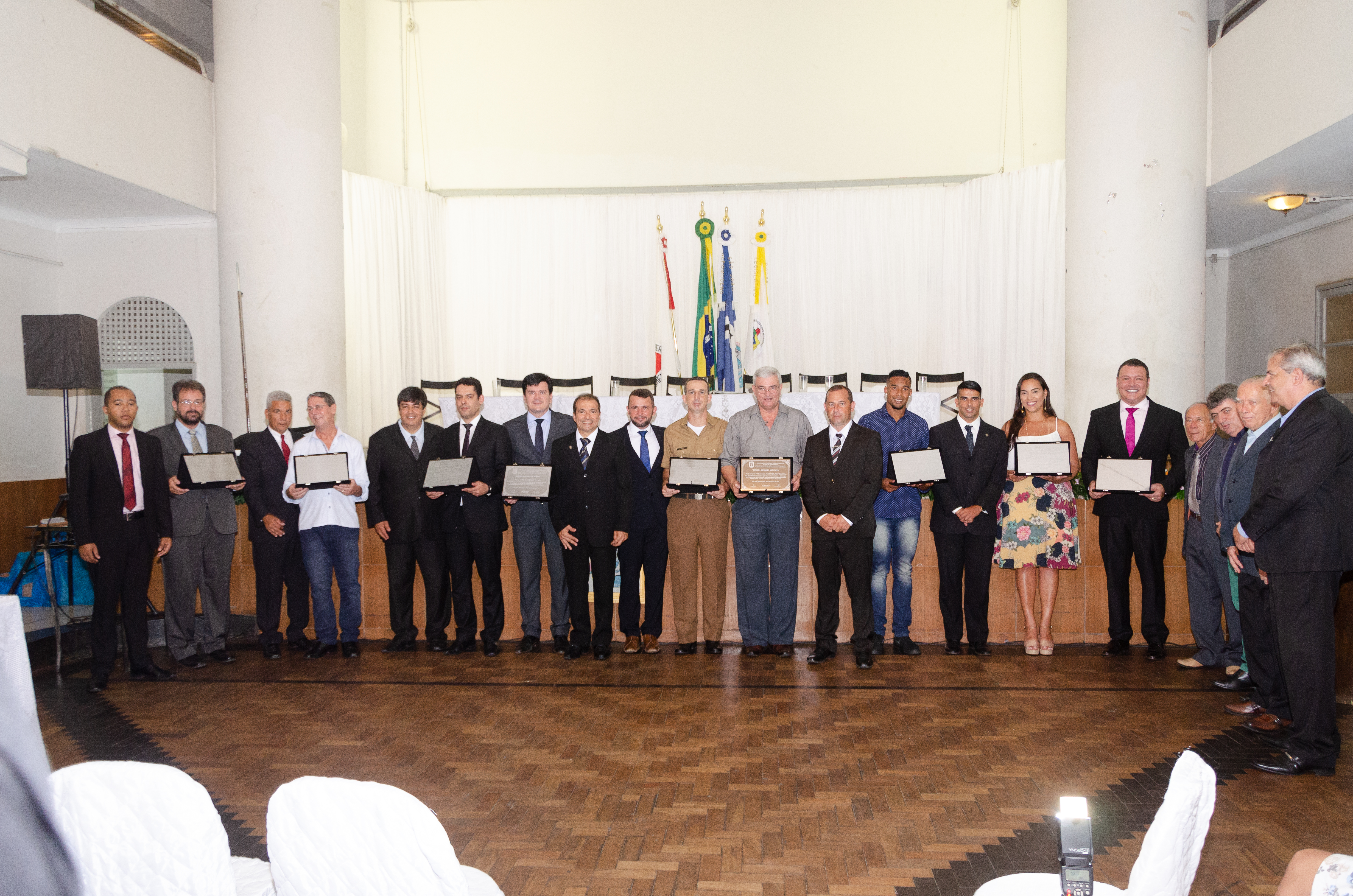 Sessão Solene da Câmara presta homenagens a personalidades que se destacam em nossa sociedade